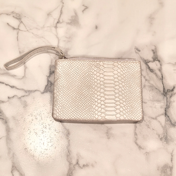 Like New - Rodan + Fields (R+F) Faux Snake Skin Silver Wristlet Clutch - Picture 2 of 4